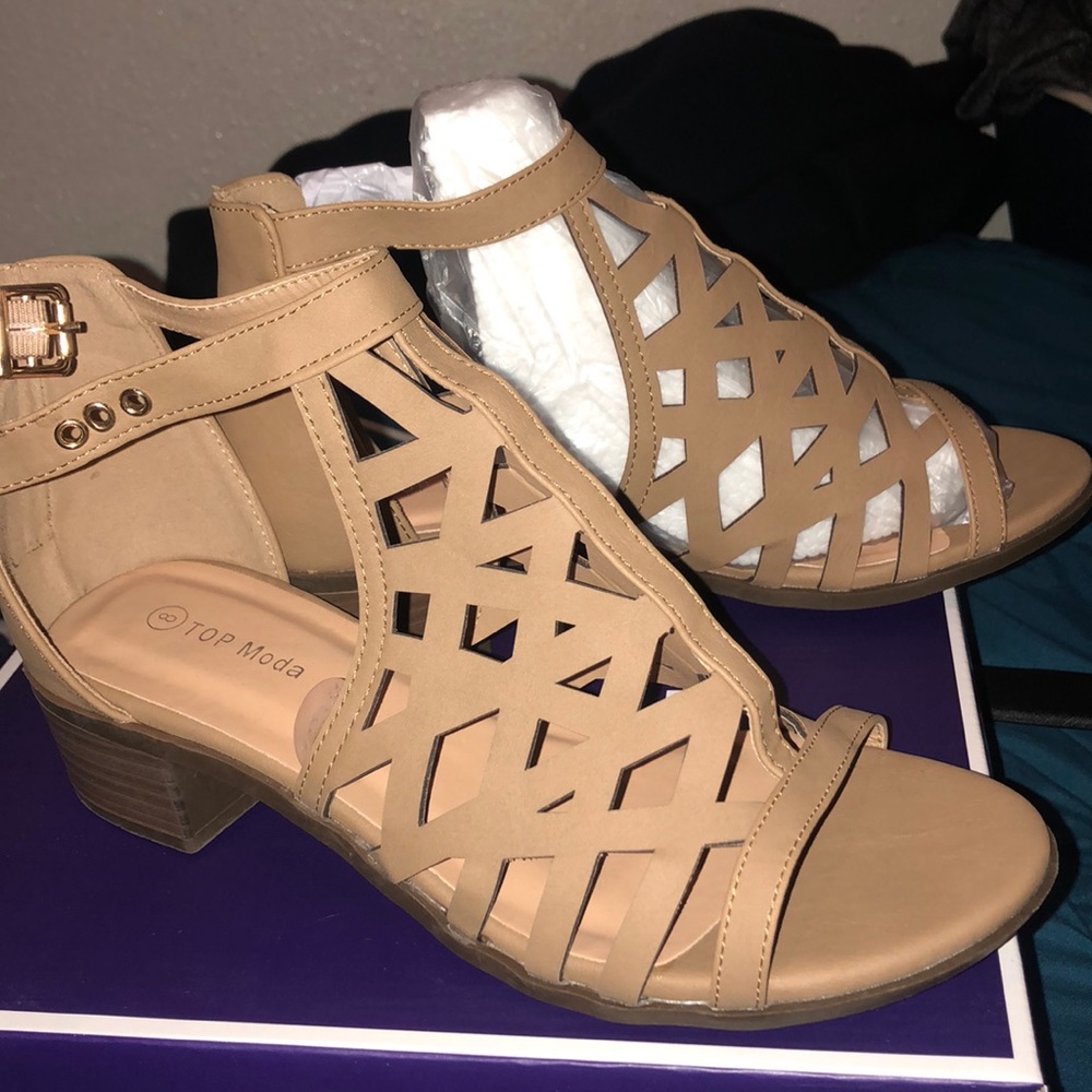 Cute sandals!